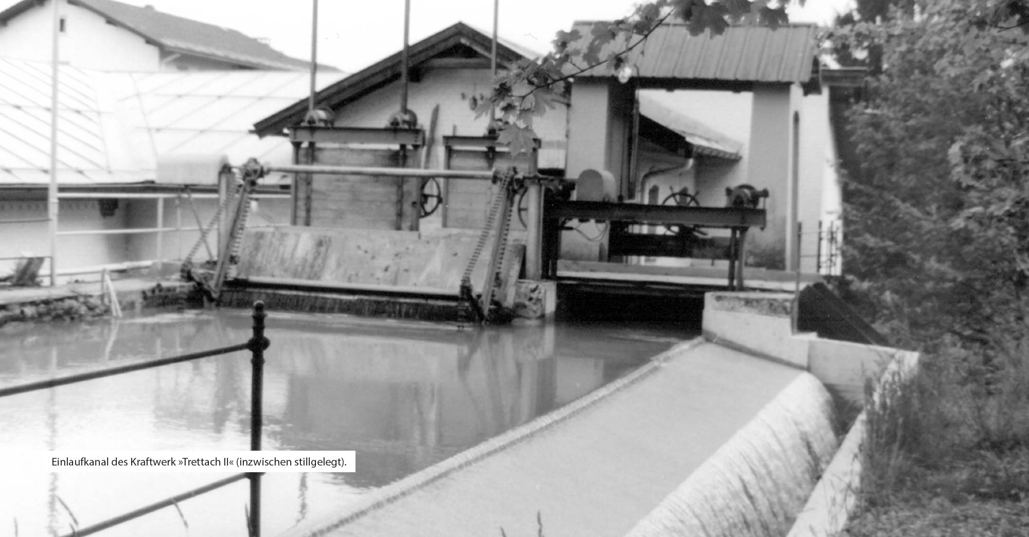 Historisches Foto des Einlaufkanal des Wasserkraftwerks Trettach II in Oberstdorf