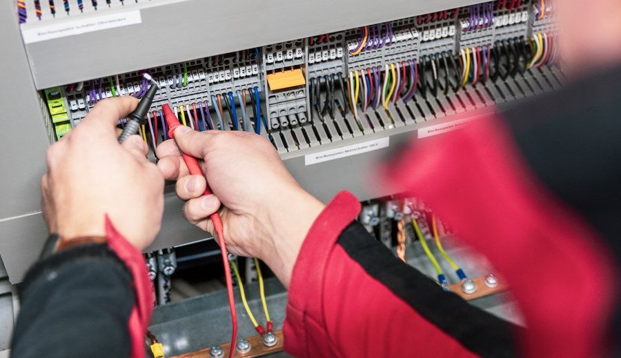 Elektrische Messarbeiten und Wartung an einer Steuerungsanlage in Oberstdorf