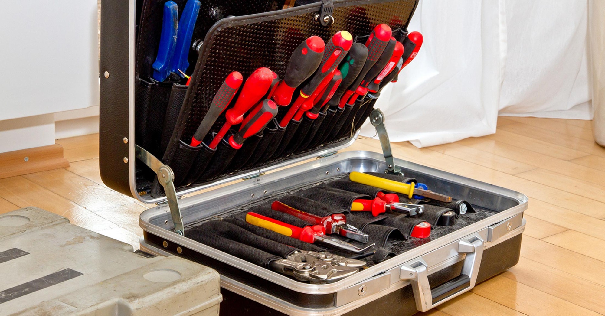 Professioneller Werkzeugkoffer für Elektroinstallationen und Servicearbeiten in Oberstdorf