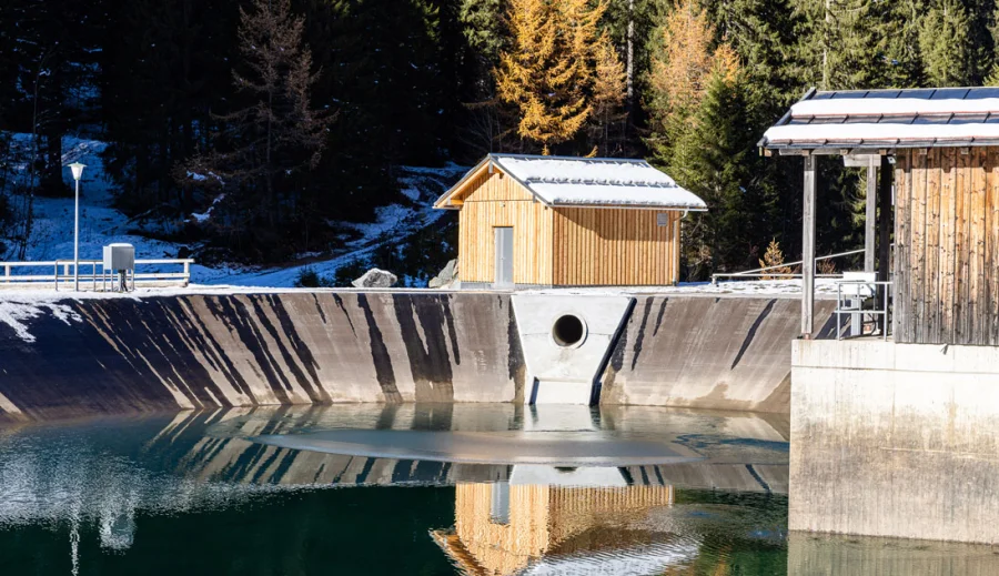 Oberbecken des Wasserkraftwerks Warmatsgund in Oberstdorf