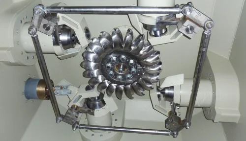 Pelton-Turbine mit Düsensteuerung im Wasserkraftwerk Faltenbach