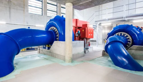 Turbinenhalle des Wasserkraftwerks am Illerursprung bei Oberstdorf