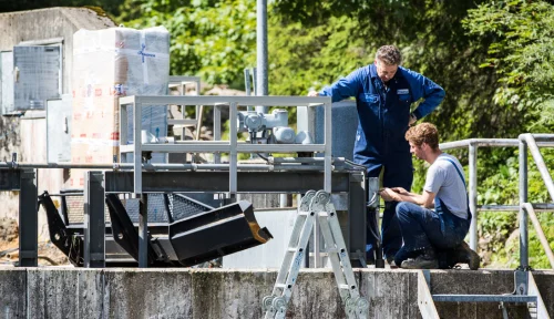 Technische Wartungsarbeiten am Oberbecken des Wasserkraftwerks Warmatsgund in Oberstdorf